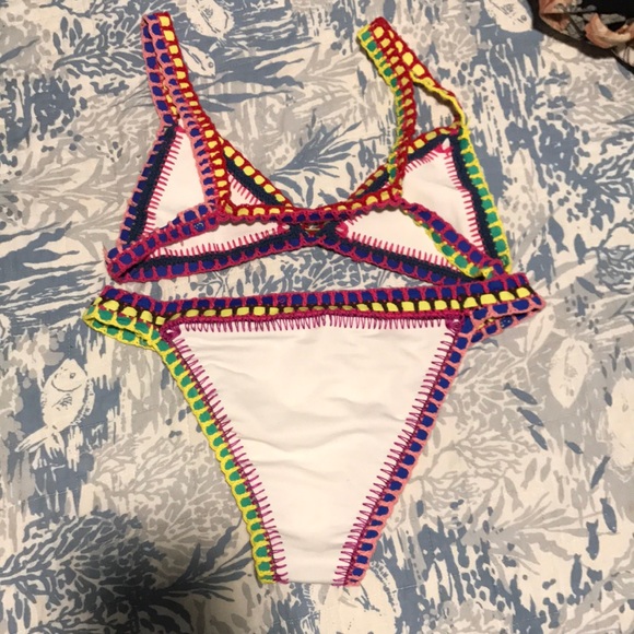 Bikini - Picture 2 of 3